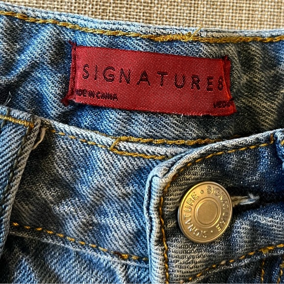 Signature high waisted button up jean shorts size Medium - Picture 4 of 7